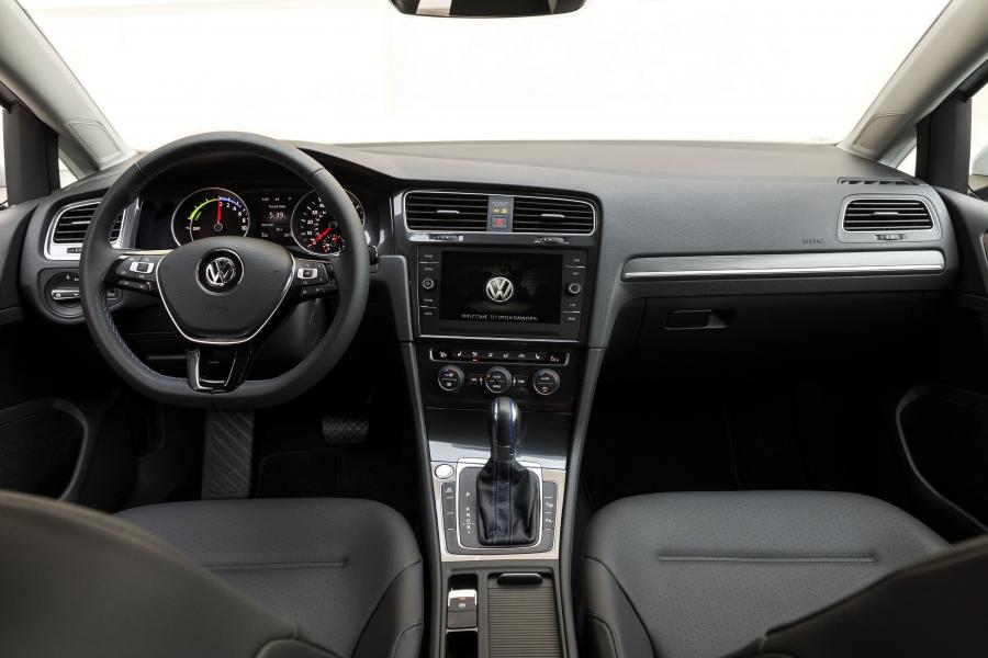 Торпедо Volkswagen e-Golf 2017 года  (NA) (фото 6 из 32)